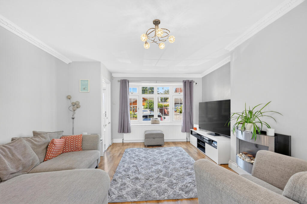 House in Castle Point, Benfleet - More