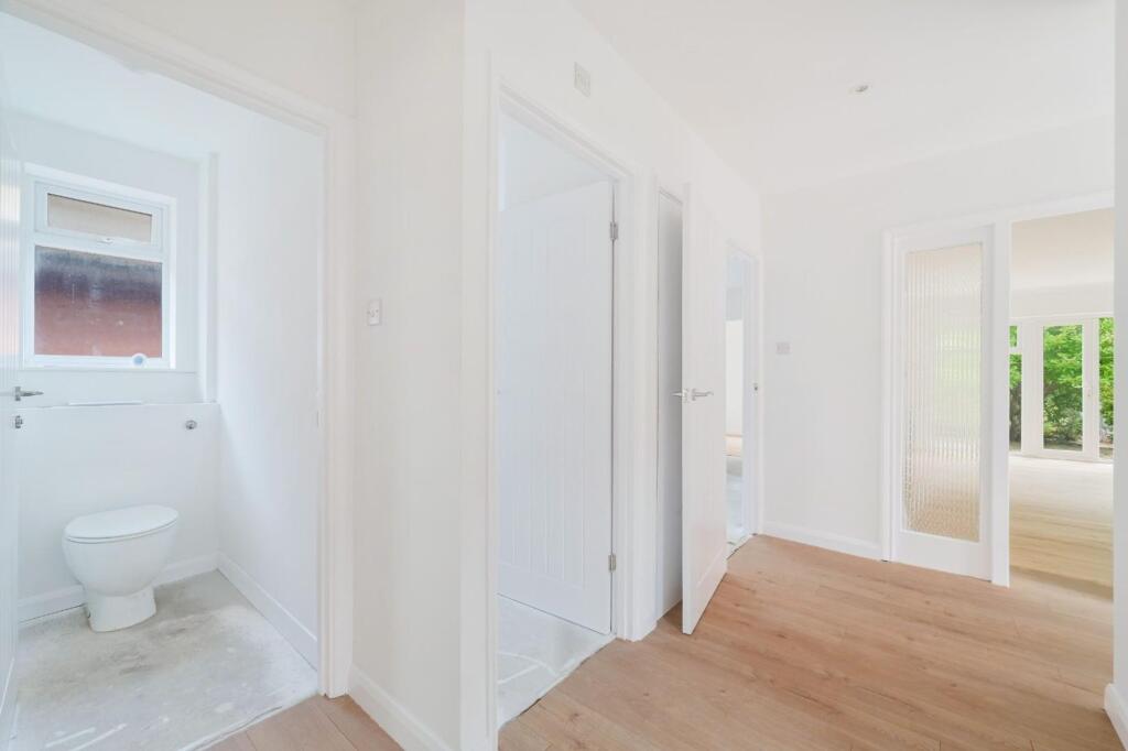 House in Epsom, Ewell - More