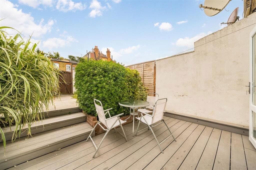 House in London - View 5