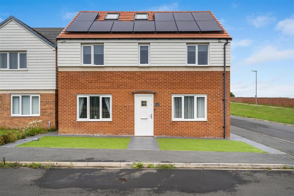 6-bed detached on Butterstone Avenue, Hartlepool, £289,950