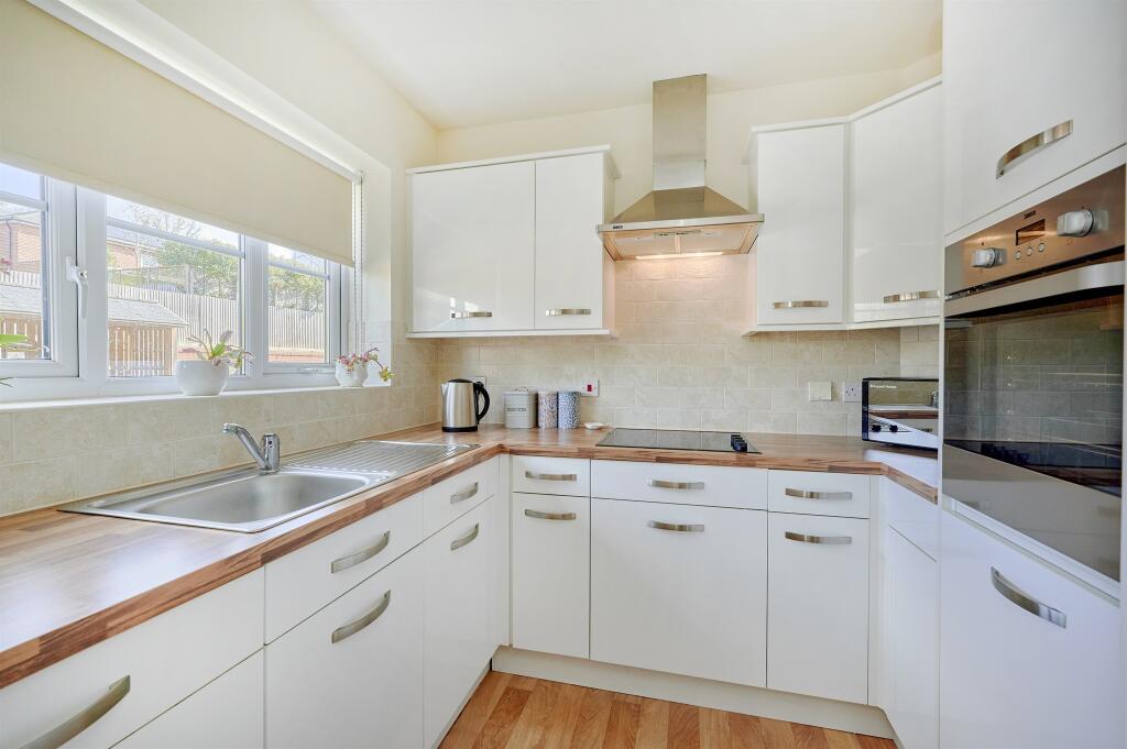 Radwinter Road, Saffron Walden - View 3