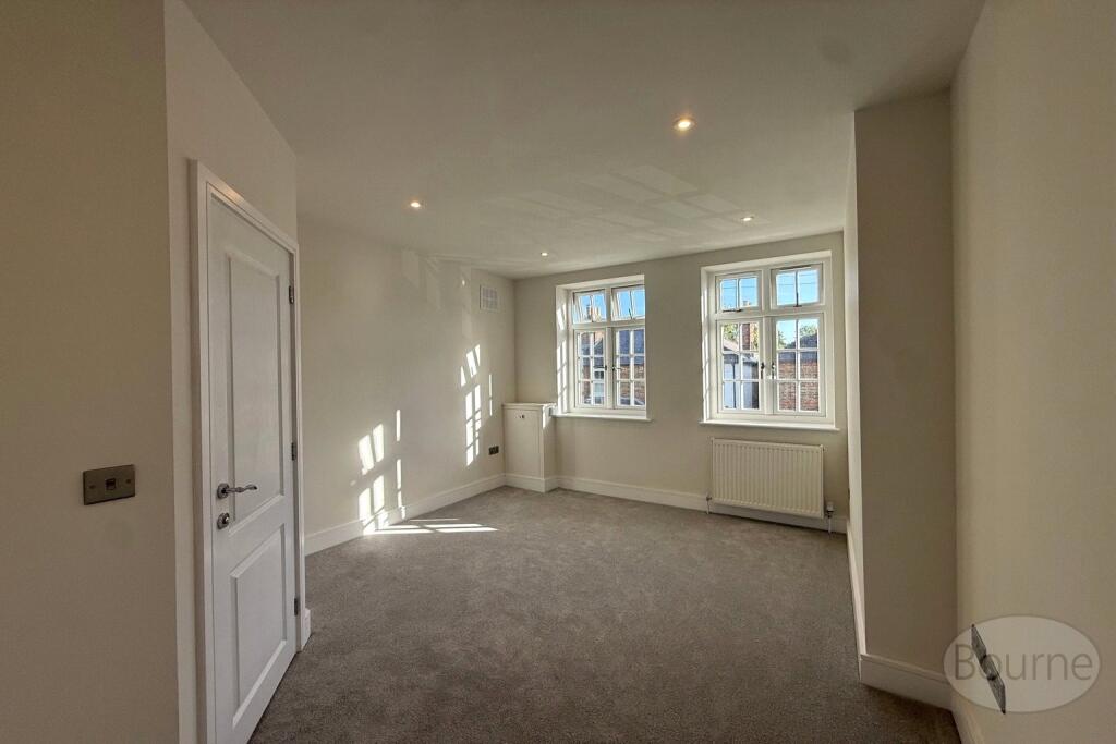Apartment in Elmbridge, Cobham - View 4