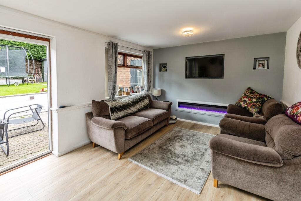 House in Gwersyllt, Wrexham - More
