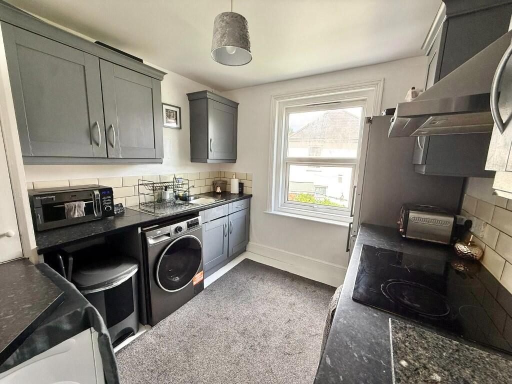21, Orcheston Road photo 3