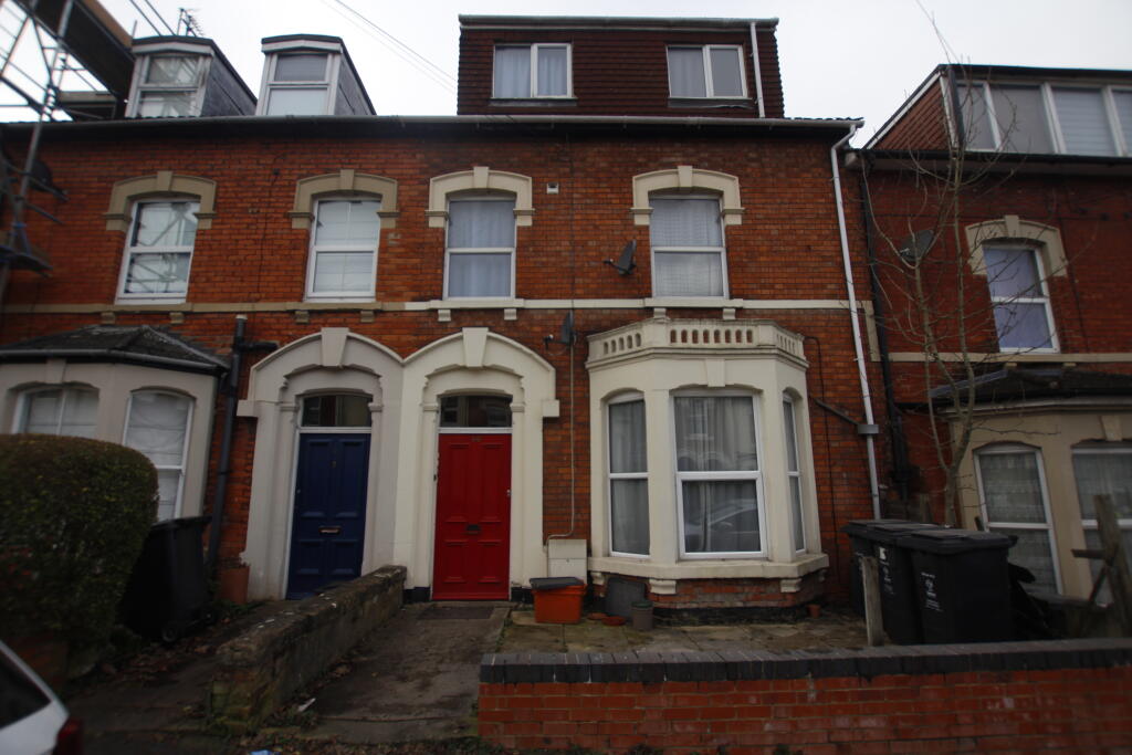 Main image of property: 90 Clifton Street, Old Town, Swindon, SN1