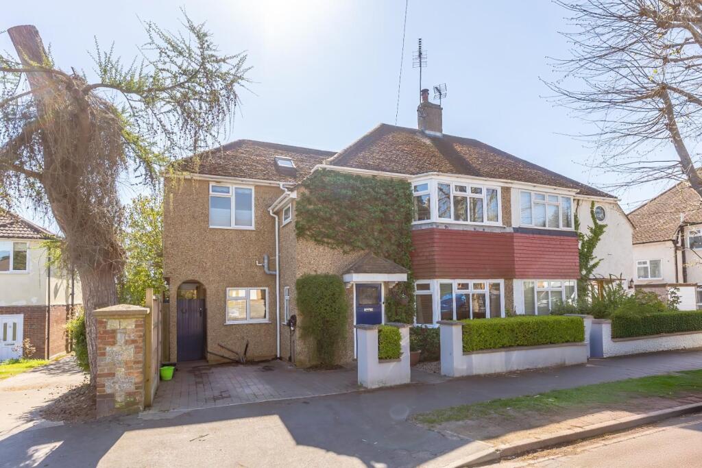 4-bed semi-detached on Rothschild Road, Leighton Buzzard, £600,000
