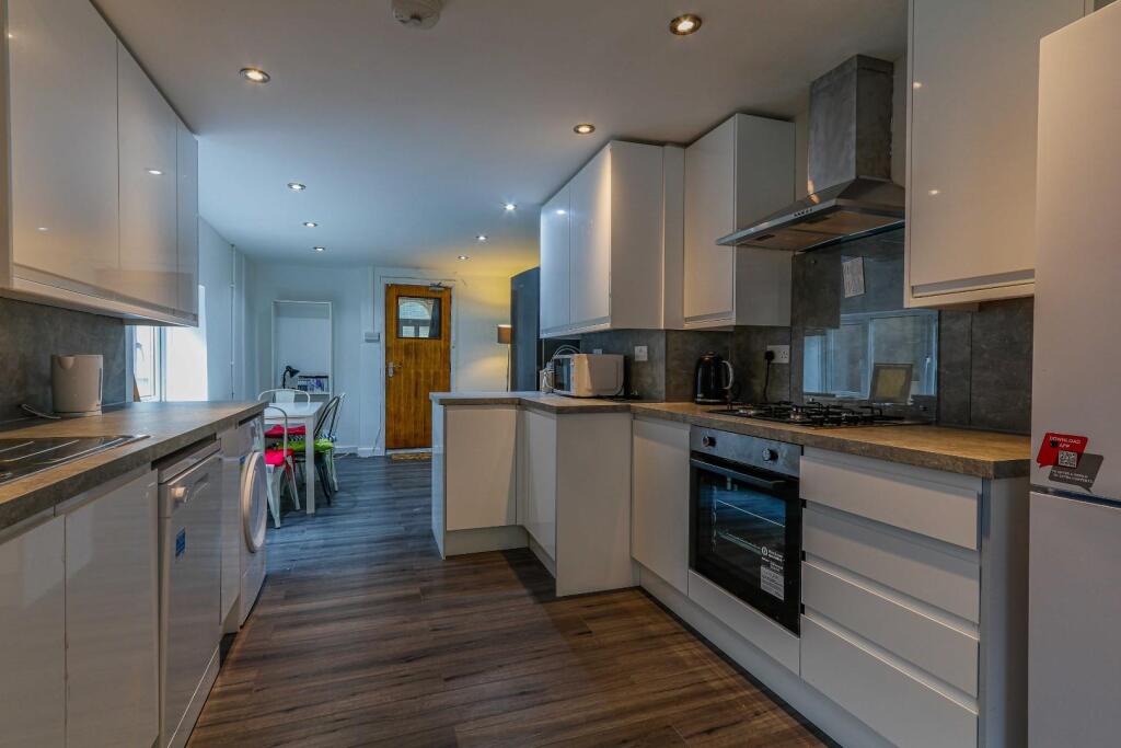 Cogan Terrace, Cathays - More