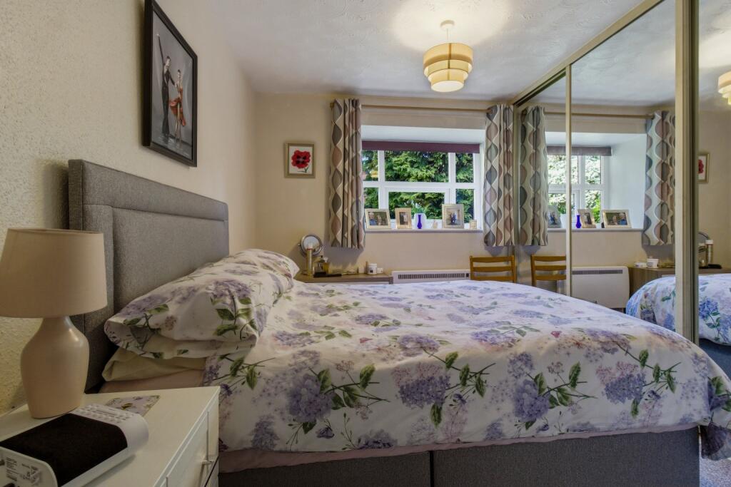 House in Malvern Hills, Malvern - More