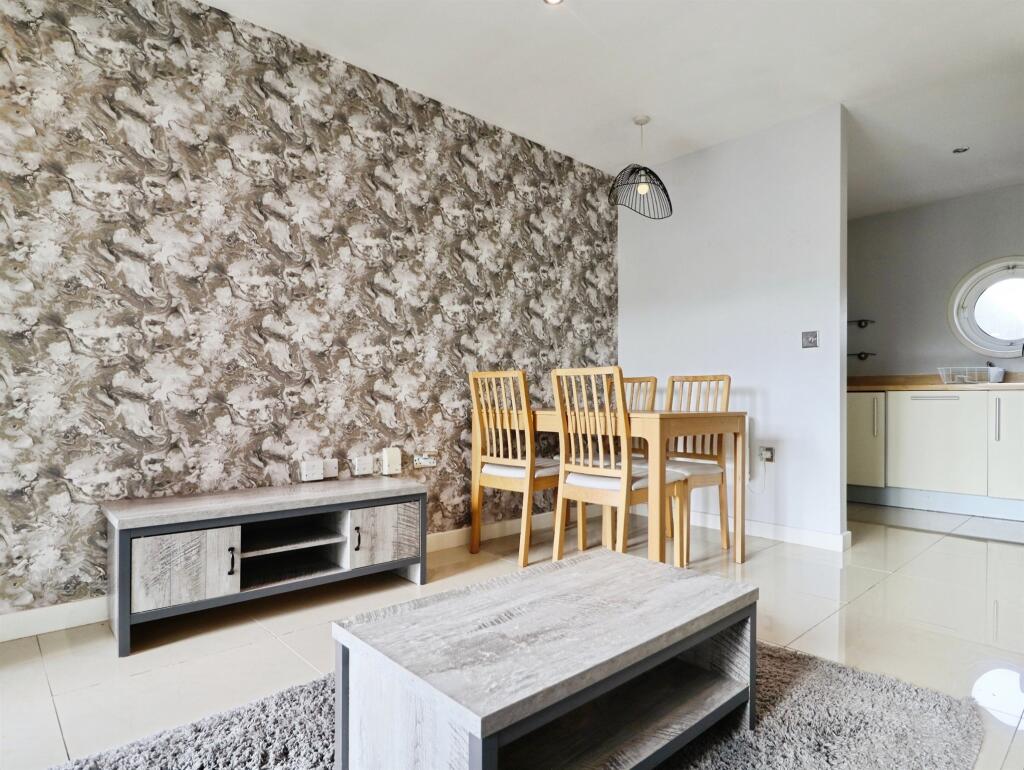 Apartment in Cardiff, Windsor Quay, Grangetown - View 5