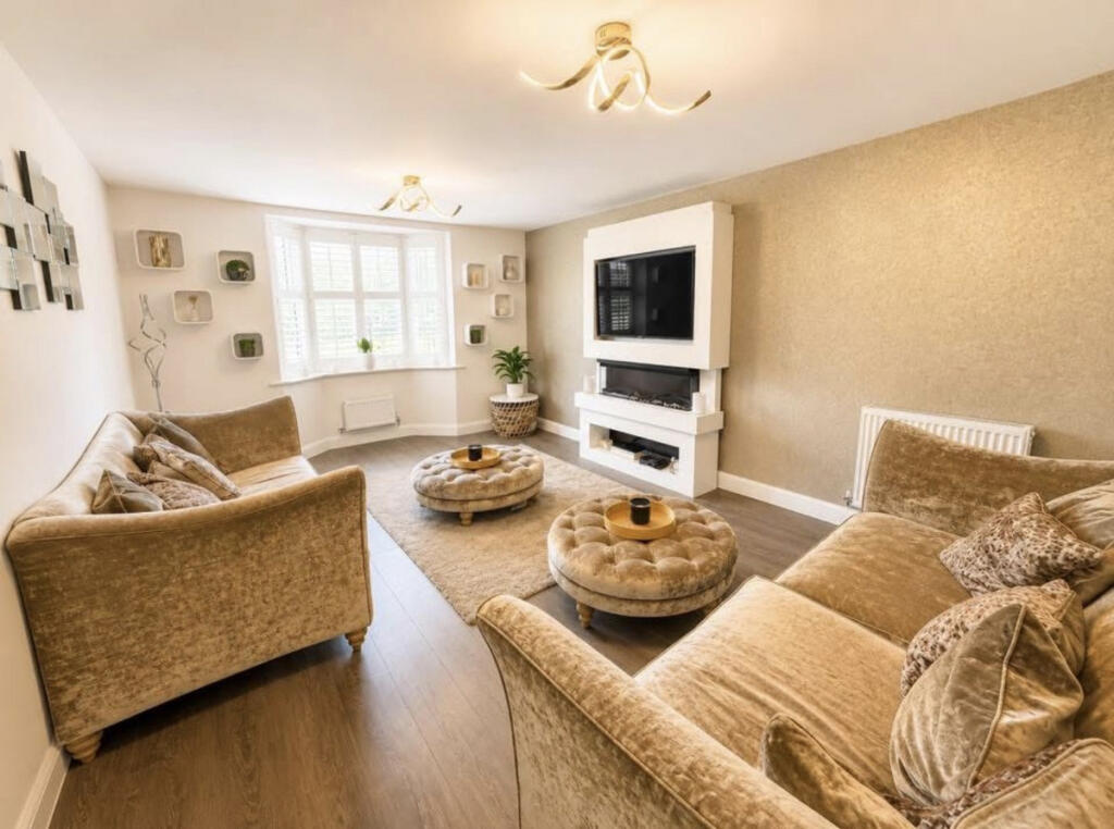 Golden Spire, Thornbury, BS35 - View 2