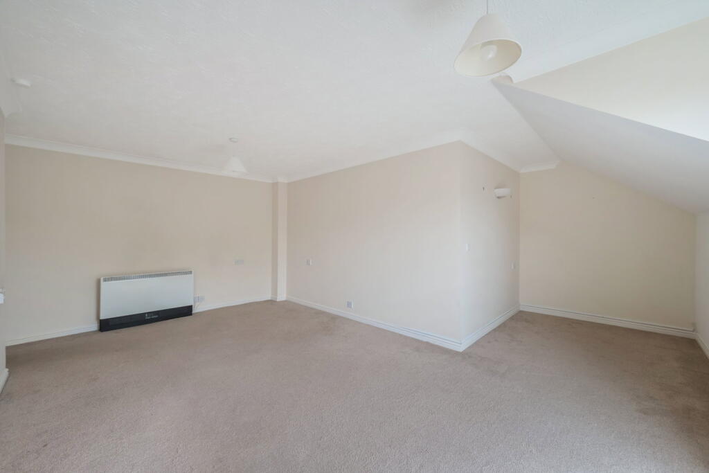 Apartment in Kingston upon Thames - View 3