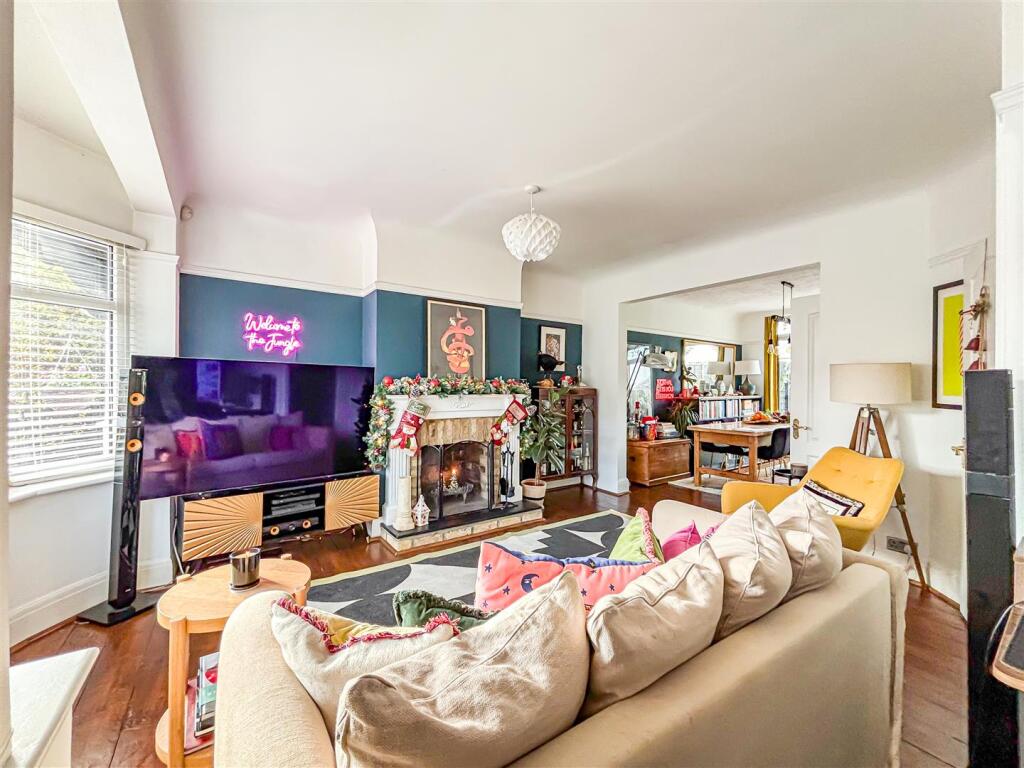 Cheltenham Drive, Leigh-on-Sea photo 4