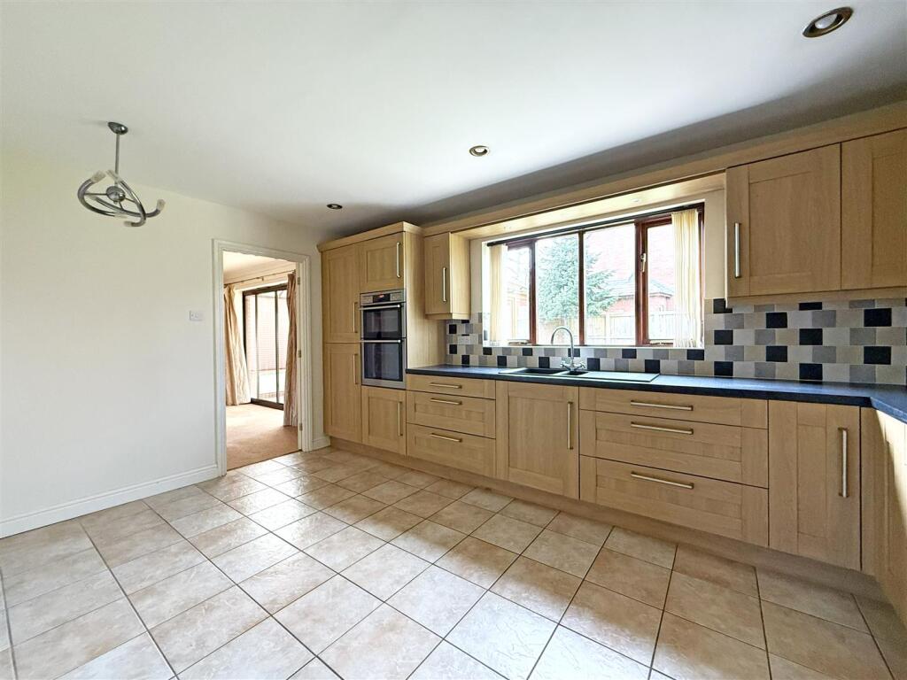 Barnyard Close, Westbury, Shrewsbury photo 4