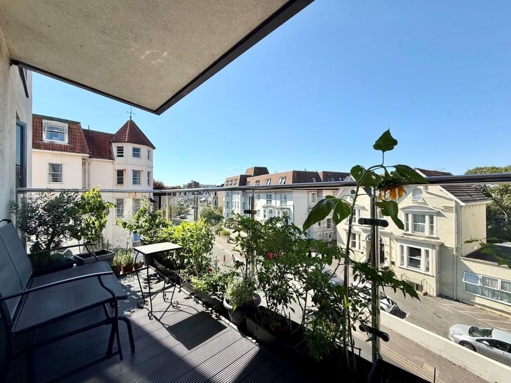 Apartment in Bournemouth - More