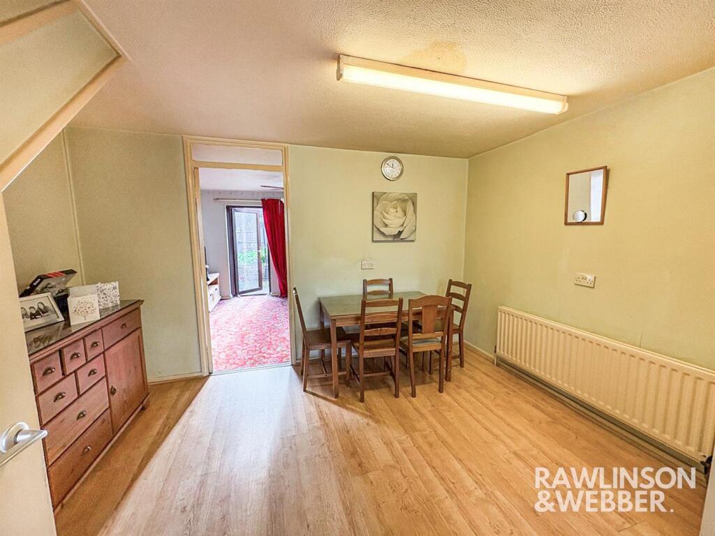 Avern Road, West Molesey photo 4
