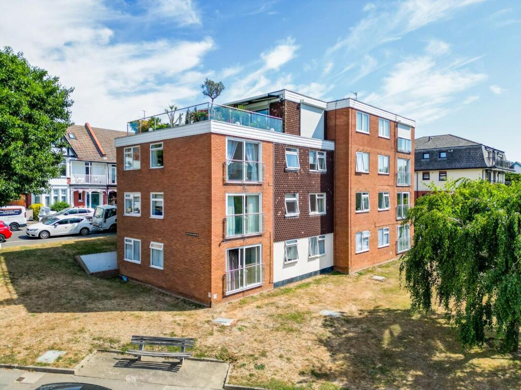 Apartment in Southend-on-Sea - View 5