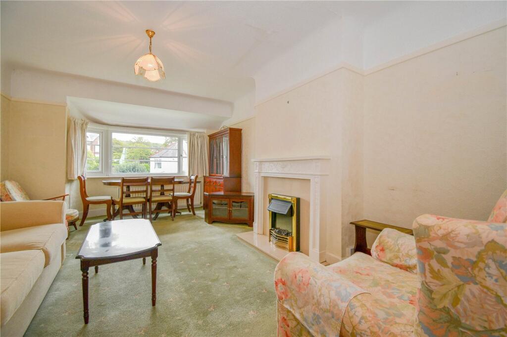 Apartment in West Kirby, Grange - View 2