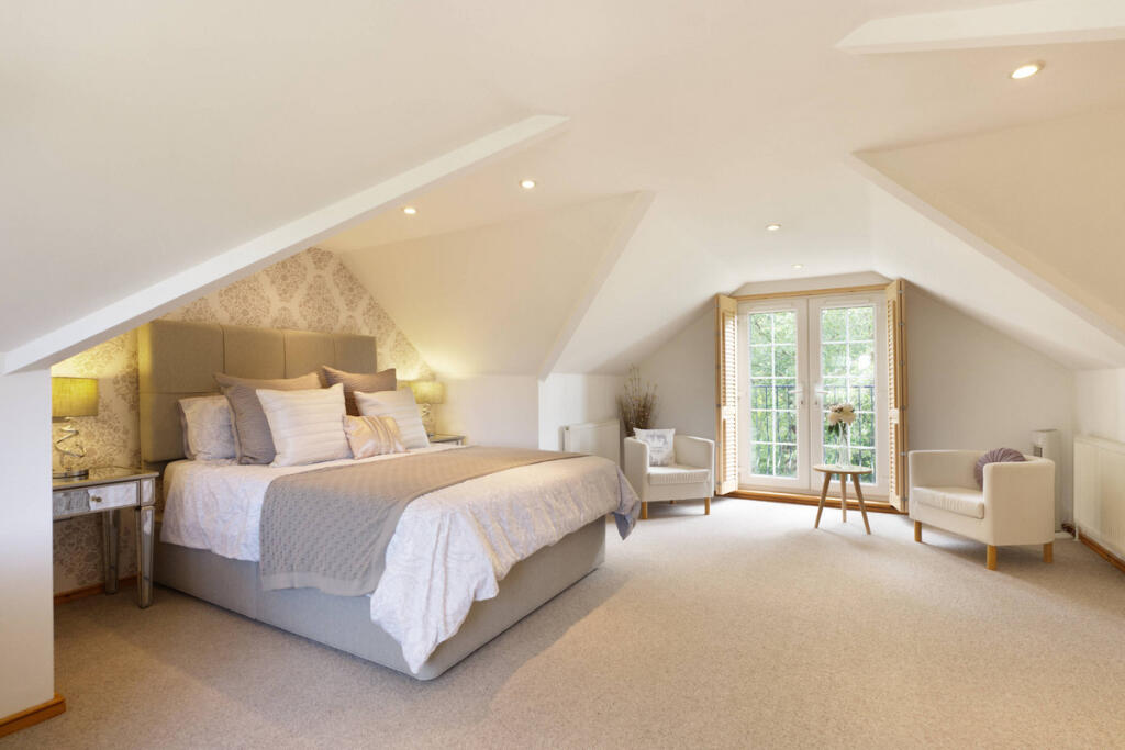 House in Horsham, West Chiltington - More