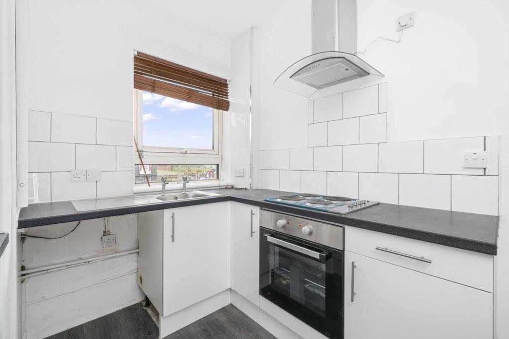Apartment in Paisley, Renfrewshire - More