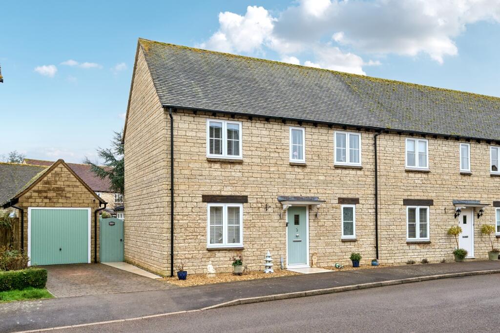 2-bed terraced on Hawthorn Drive, Bradwell Village, Burford, Oxfordshire, OX18, £385,000
