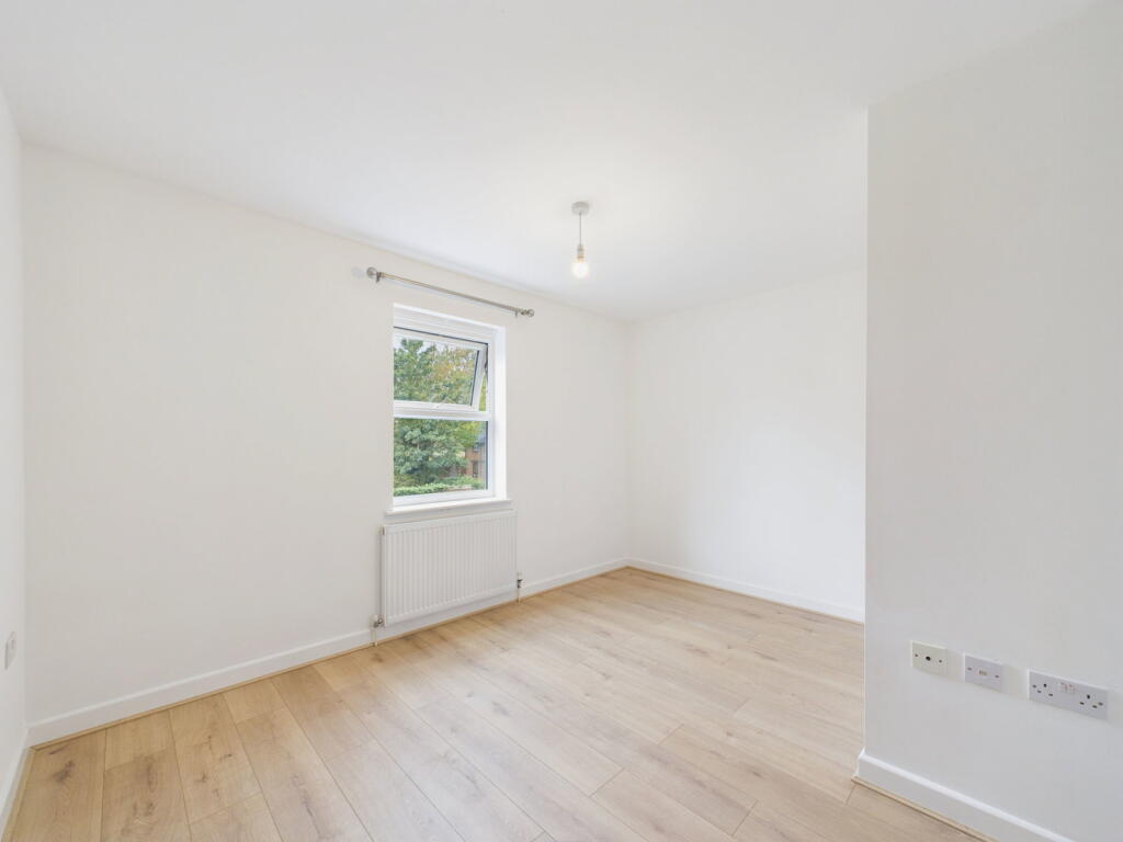Apartment in Enfield - View 5