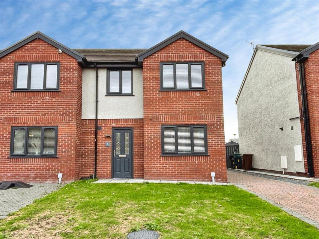 Main image of property: Clos Elwy, Belgrano, LL22