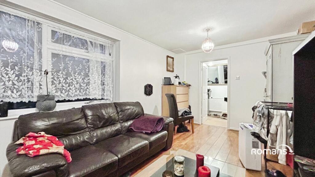 House in Basingstoke and Deane, Buckskin - View 4