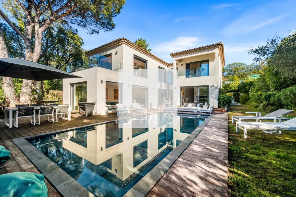 Main image of property: Provence-Alps-Cote d`Azur, Var, St-Tropez