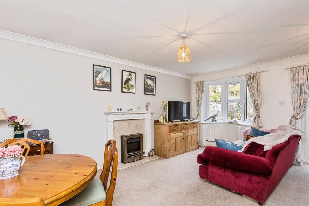 House in Horsham, Old Holbrook, North Horsham - More