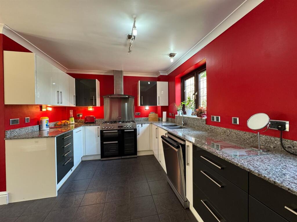 Bowmans Close, Welwyn - View 3