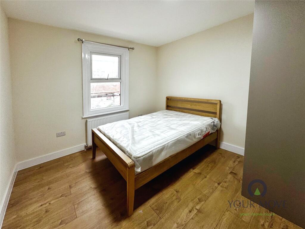 Apartment in Eastbourne, East Sussex - View 4