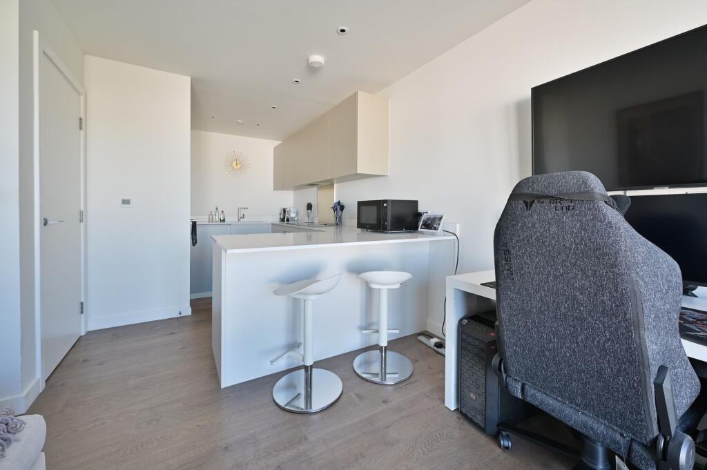 Apartment in Watford - View 5