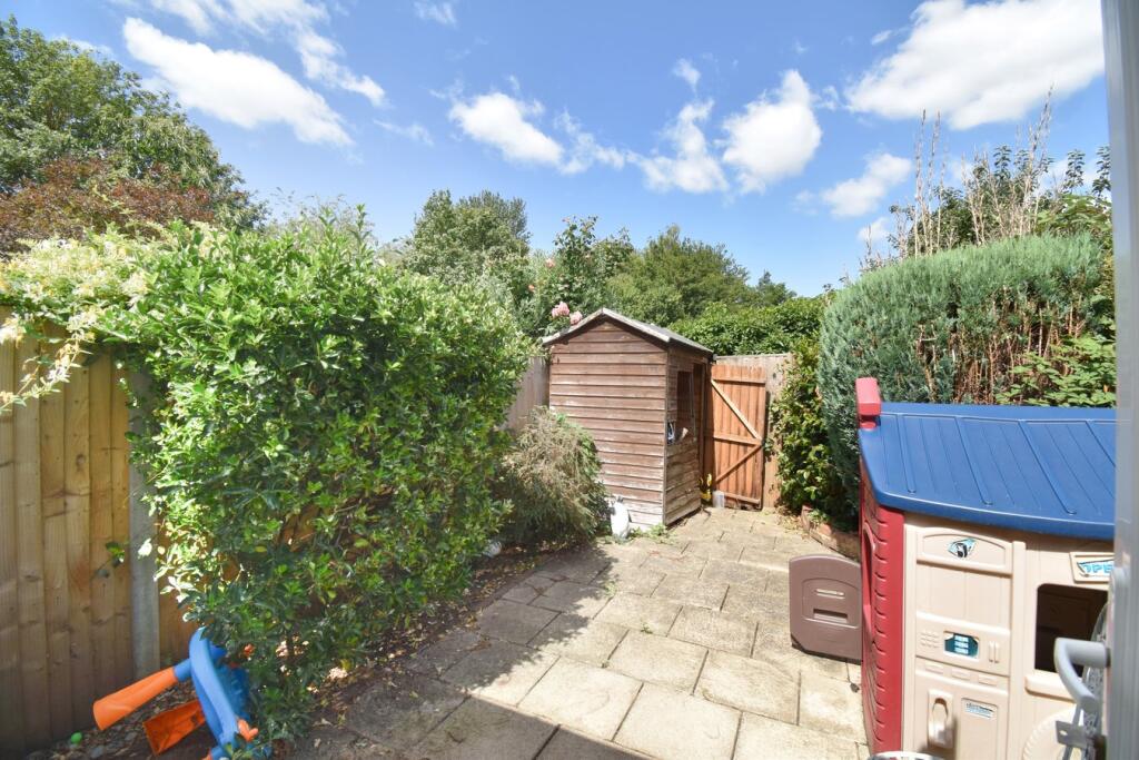 Thorneycroft Close, Walton-on-Thames, KT12 photo 3
