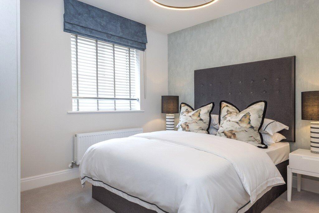 Buckler's Park - The Heights, Crowthorne, Berkshire - More