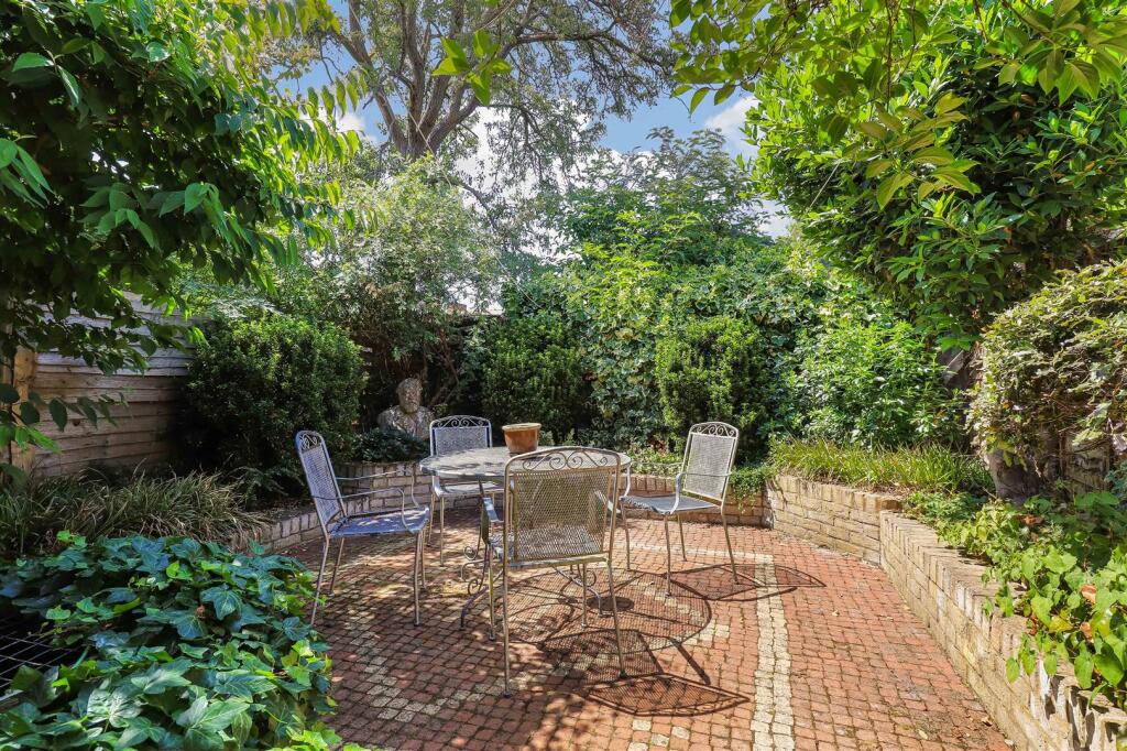 House in Cambridge, Petersfield - View 2