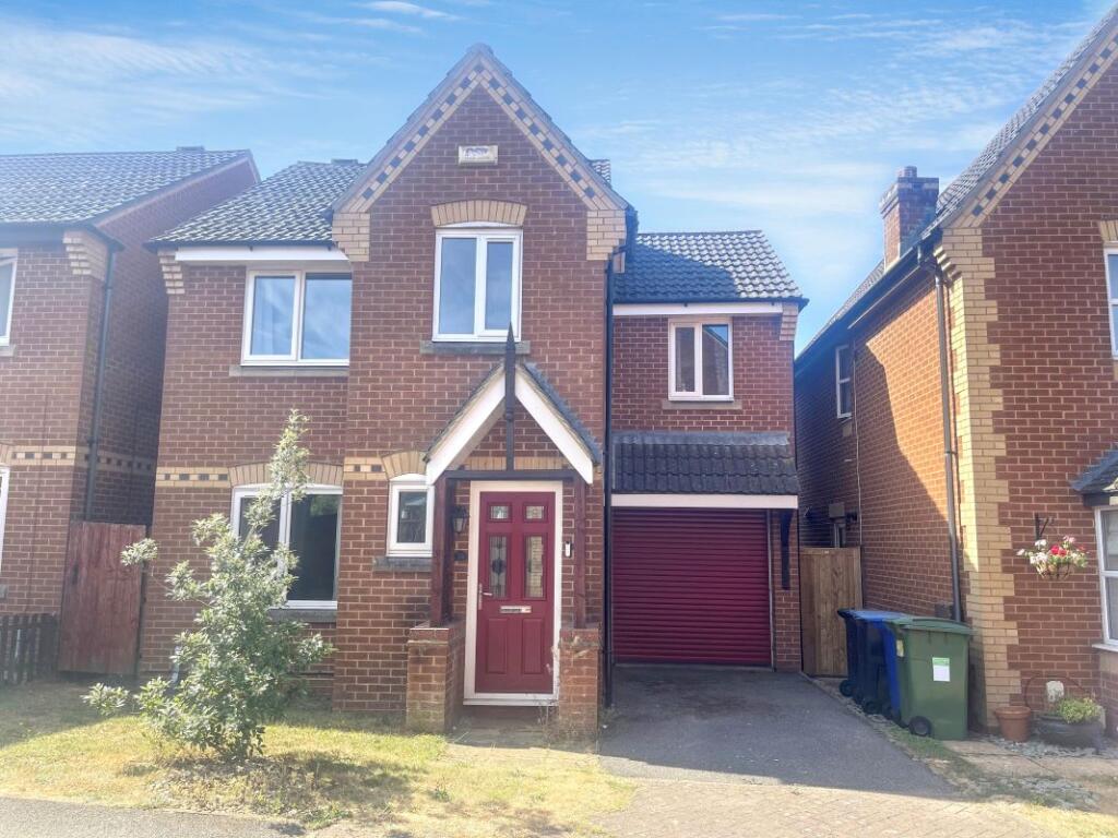 3-bed detached on 38 Hanover Drive, Brackley, Northamptonshire, NN13 6JS, £170,000