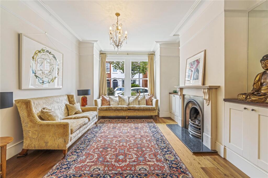 House in Twickenham - More