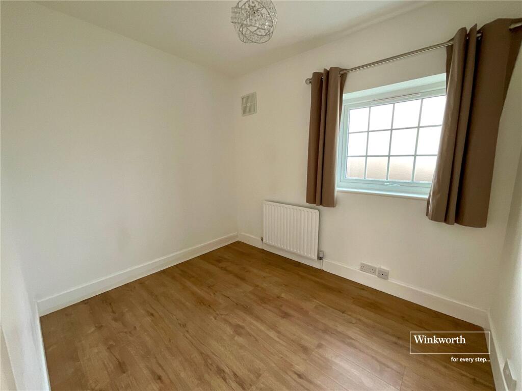Woodland Way, Highcliffe, Dorset, BH23 - More