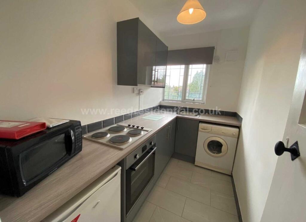 Flat 10 Weoley Court, 201 Gibbins Rd, West Midlands, B29