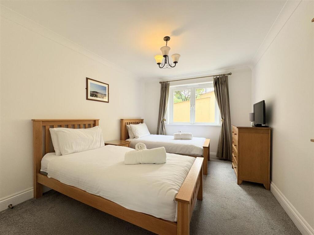 Apartment in Truro - View 4
