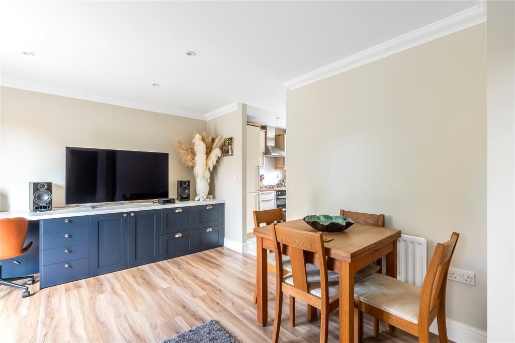 Apartment in Sevenoaks, Edenbridge - More