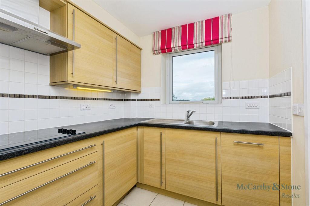 Apartment in Giffnock, Orchard Park - View 5