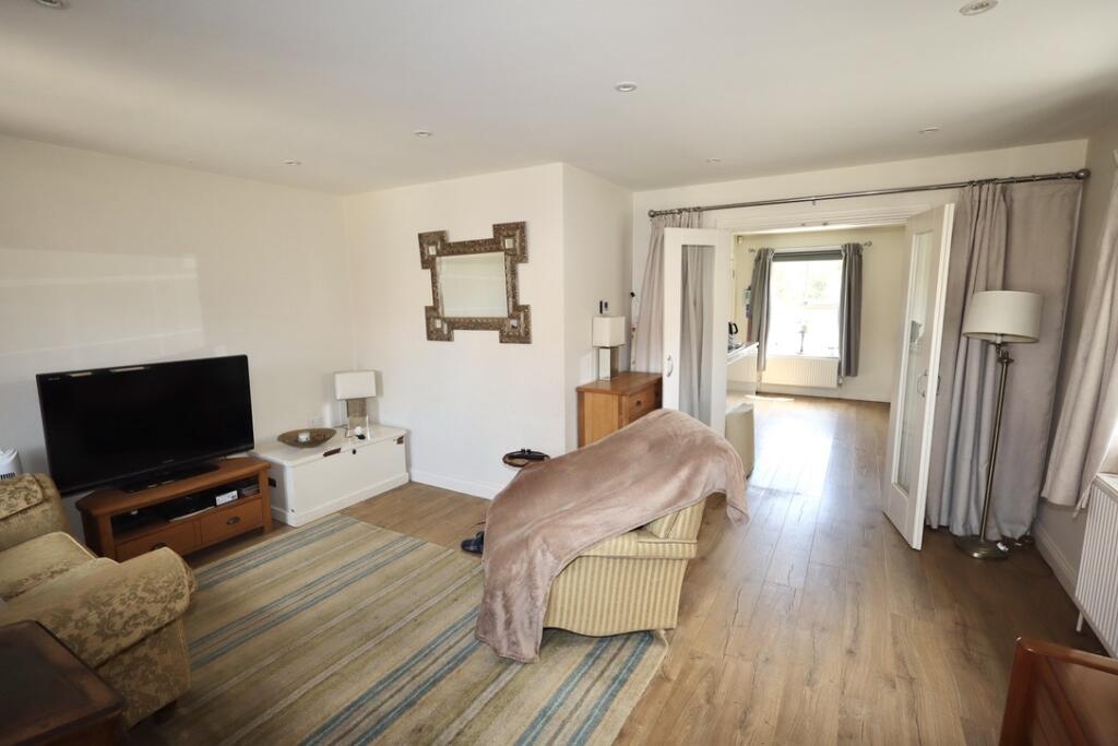 42 Clarks Meadow, Tadley Acres, Shepton Mallet, Somerset BA4 4FD photo 3