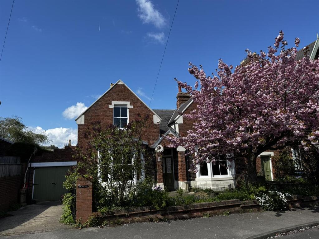 Main image of property: Crossgate Peth, Durham