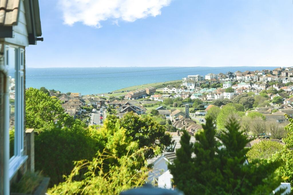 House in Brighton, Saltdean - More
