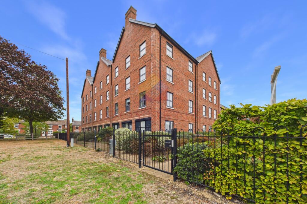 2-bed house on Lancer House, West Colchester, £250,000