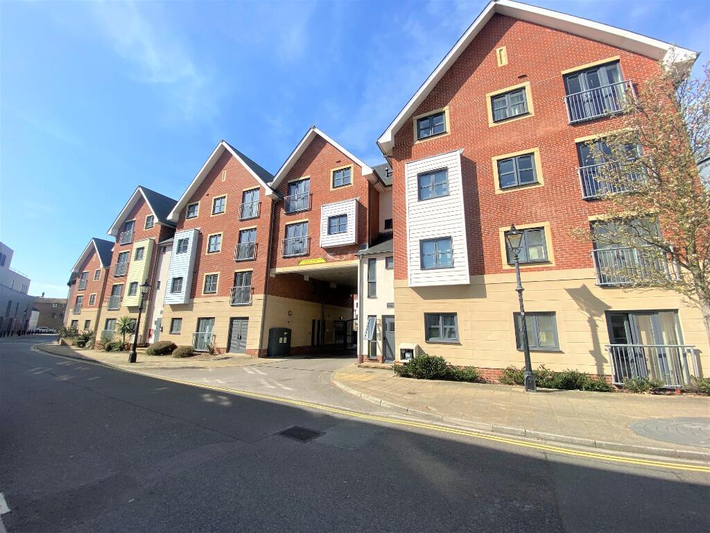 2-bed flat on St James Street, Southsea, Portsmouth, PO1, £175,000