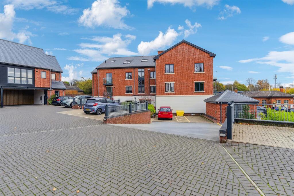 Main image of property: Park Lane, Knebworth