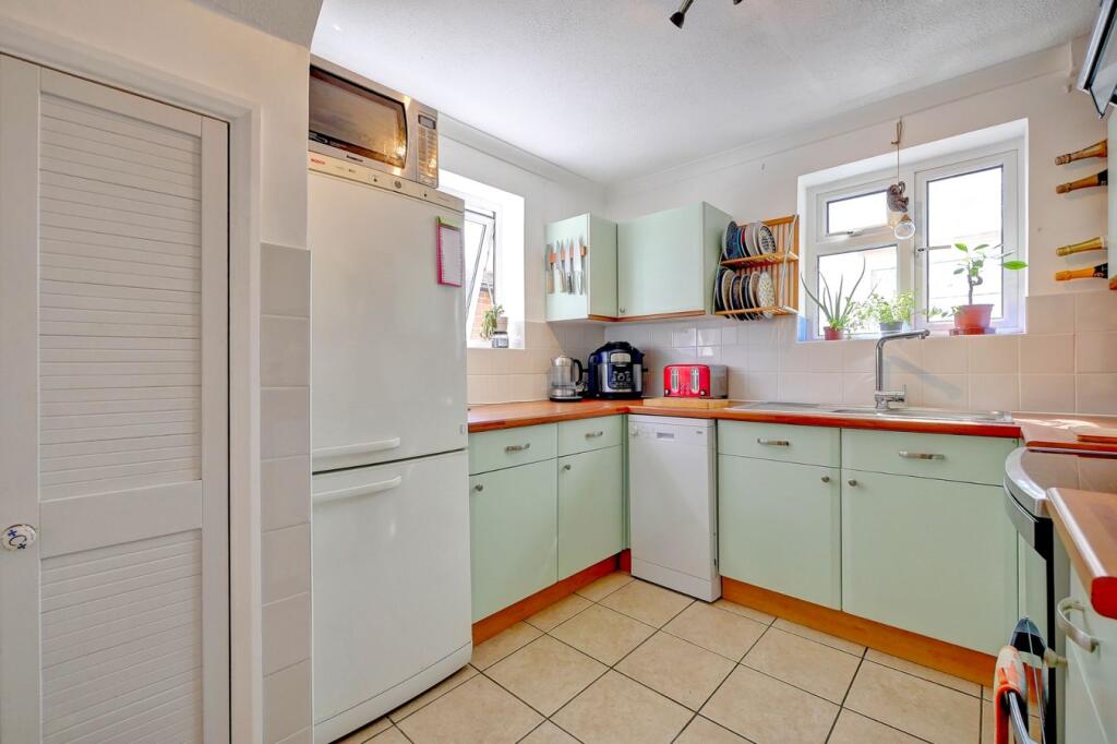 House in Wealden, Hailsham - More