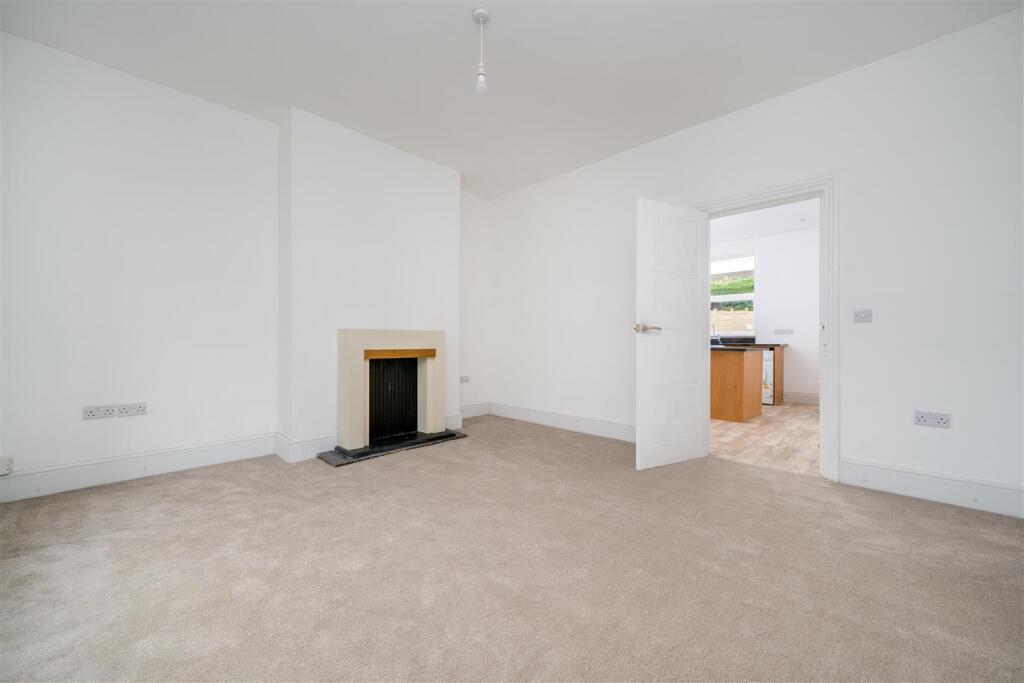 House in Kirklees, West Yorkshire - View 3
